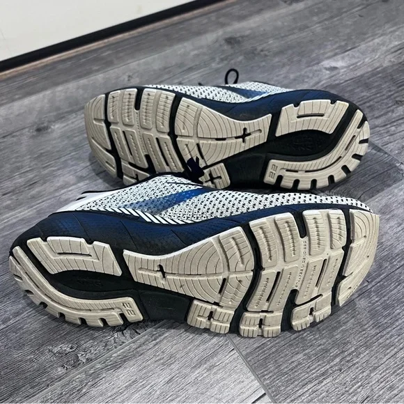 Brooks Adrenaline GTS 22 Size 9 Running Shoes - Picture 6 of 6